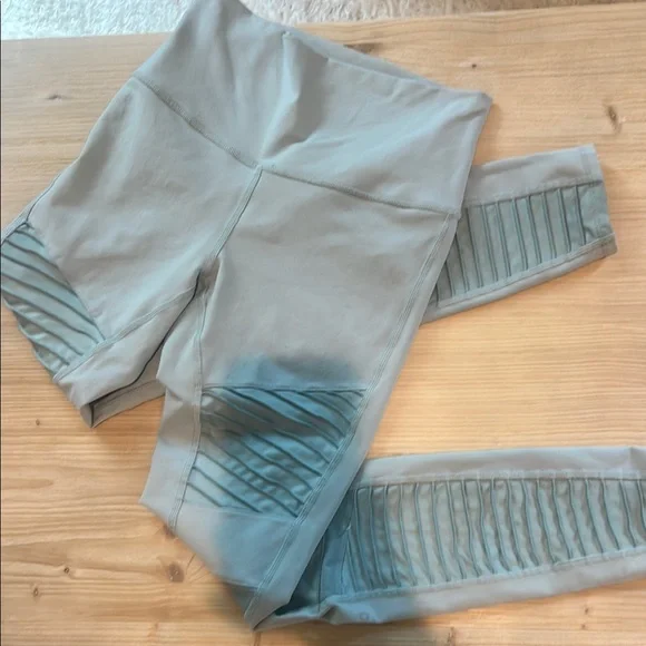 Women's alo moto Light Blue Leggings laurel - Picture 5 of 5